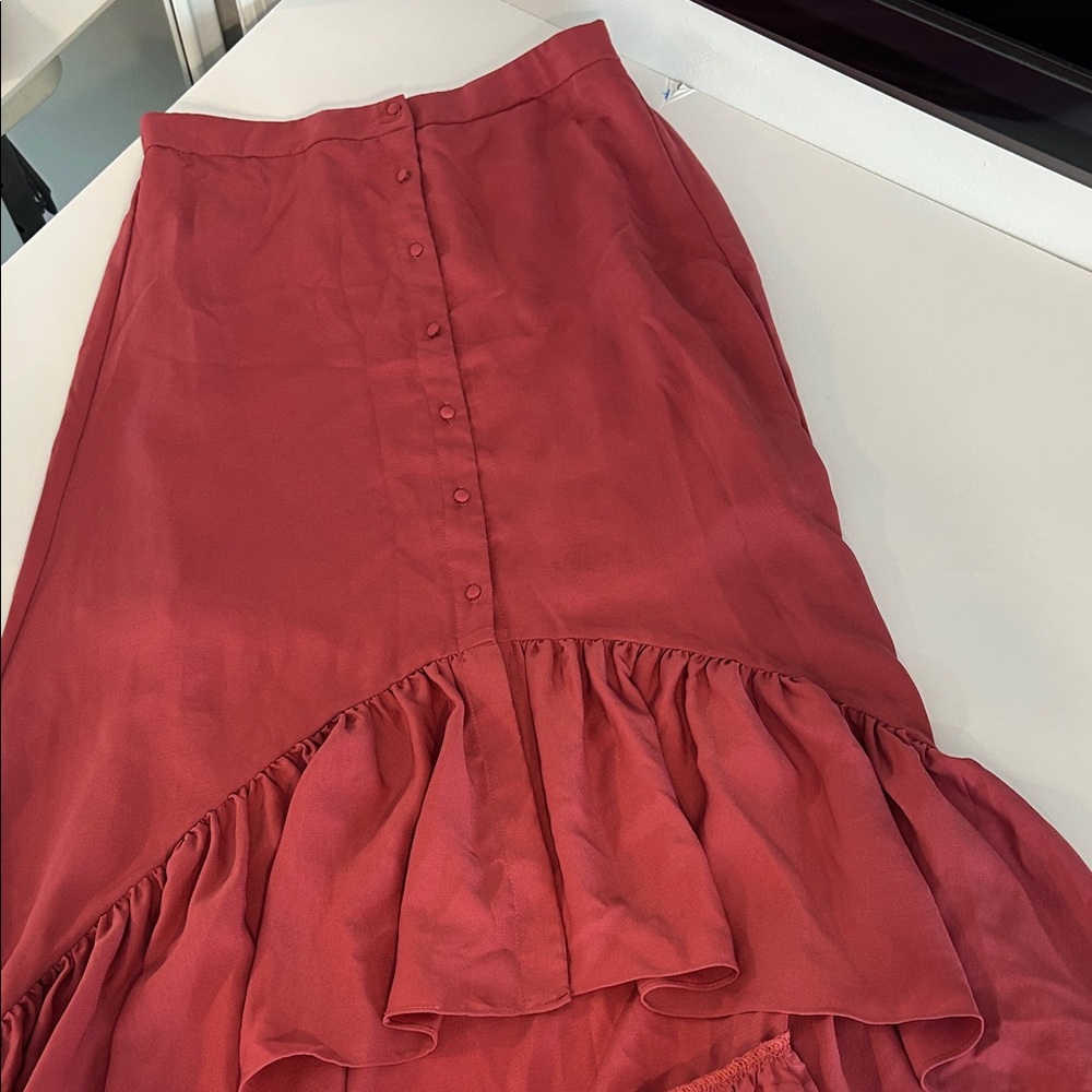 Miami High-Low Skirt in Deep Red